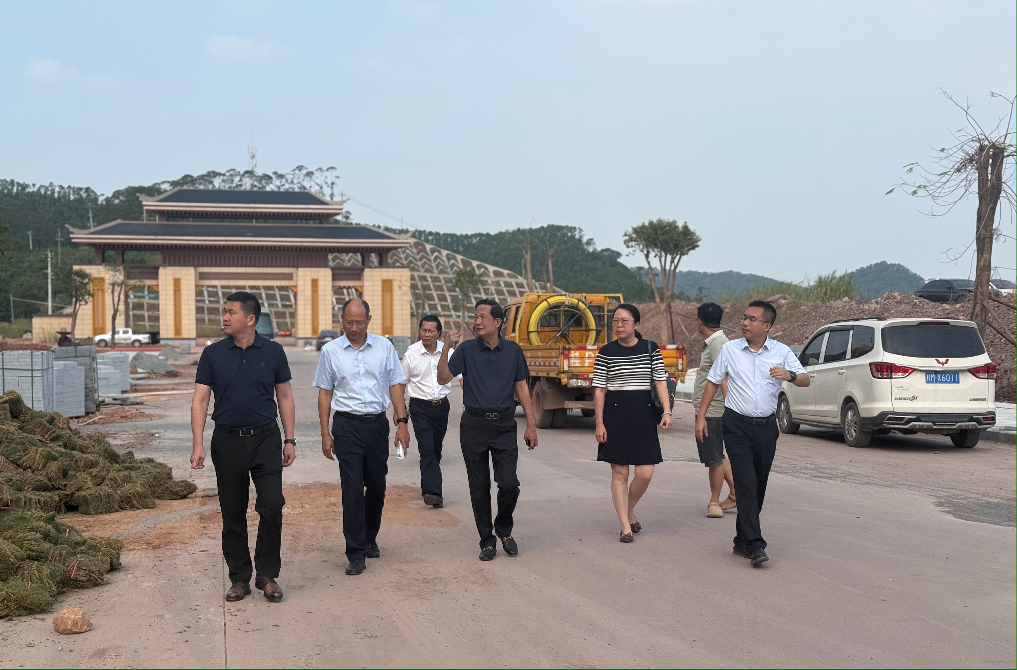 学校领导深入防城港校区项目现场调研